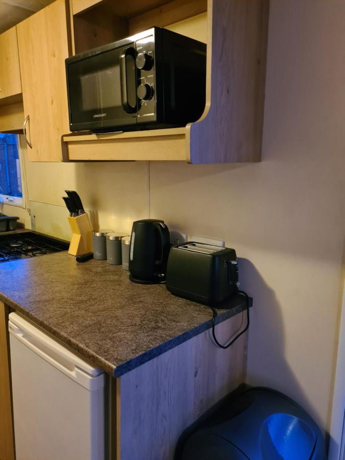 Cosy, Family Caravan Near The Beach Клактон-он-Си Экстерьер фото